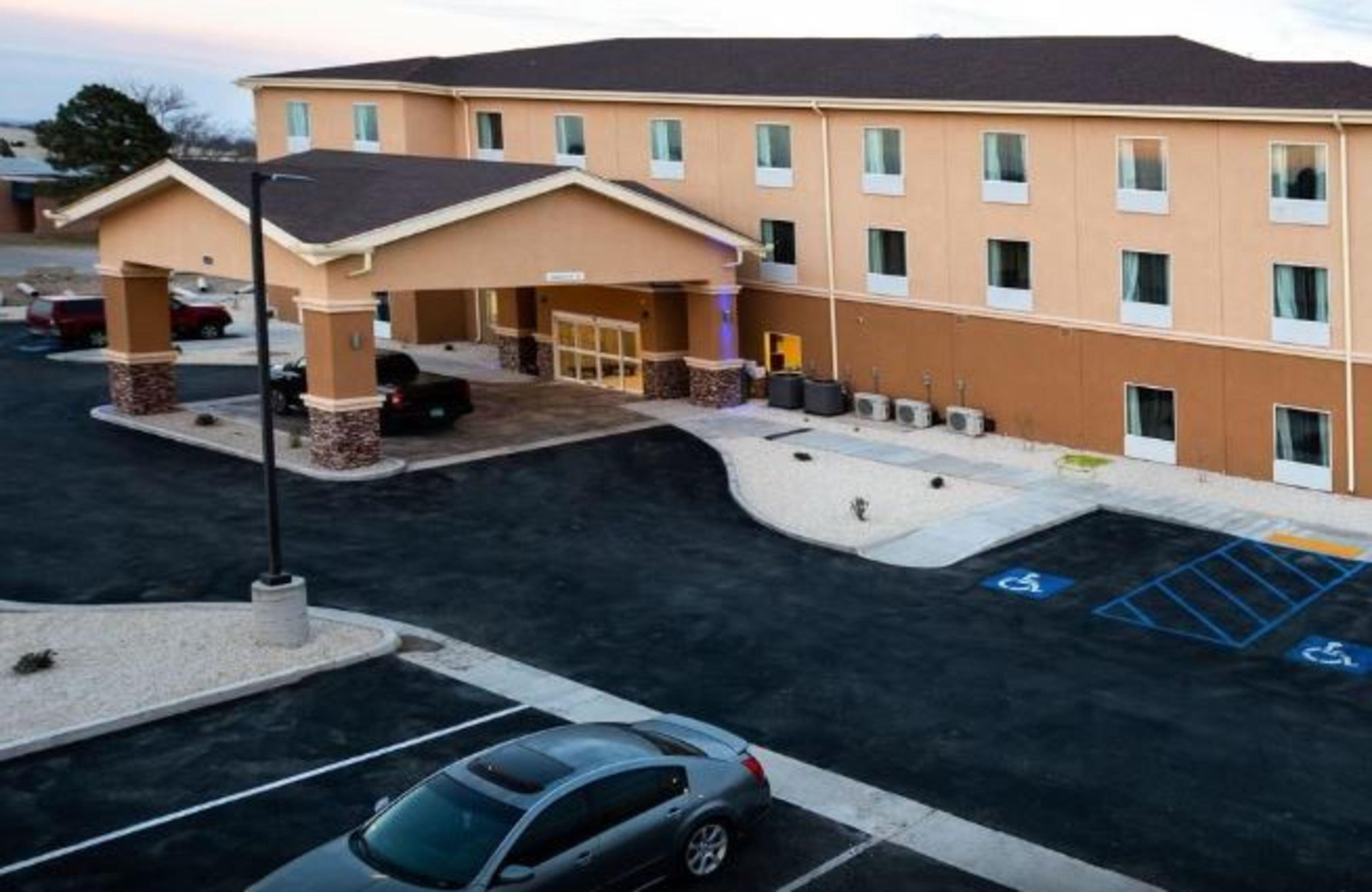 Quality Inn & Suites Carlsbad Caverns Area Exteriör bild