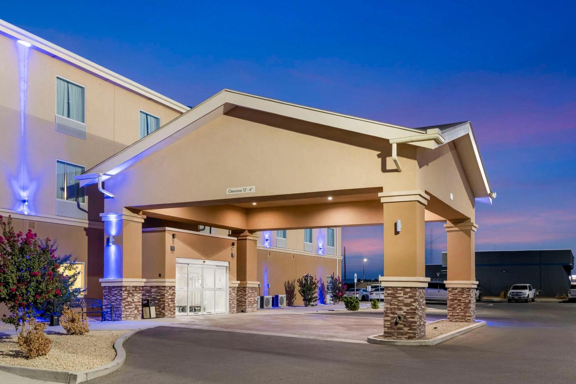 Quality Inn & Suites Carlsbad Caverns Area Exteriör bild