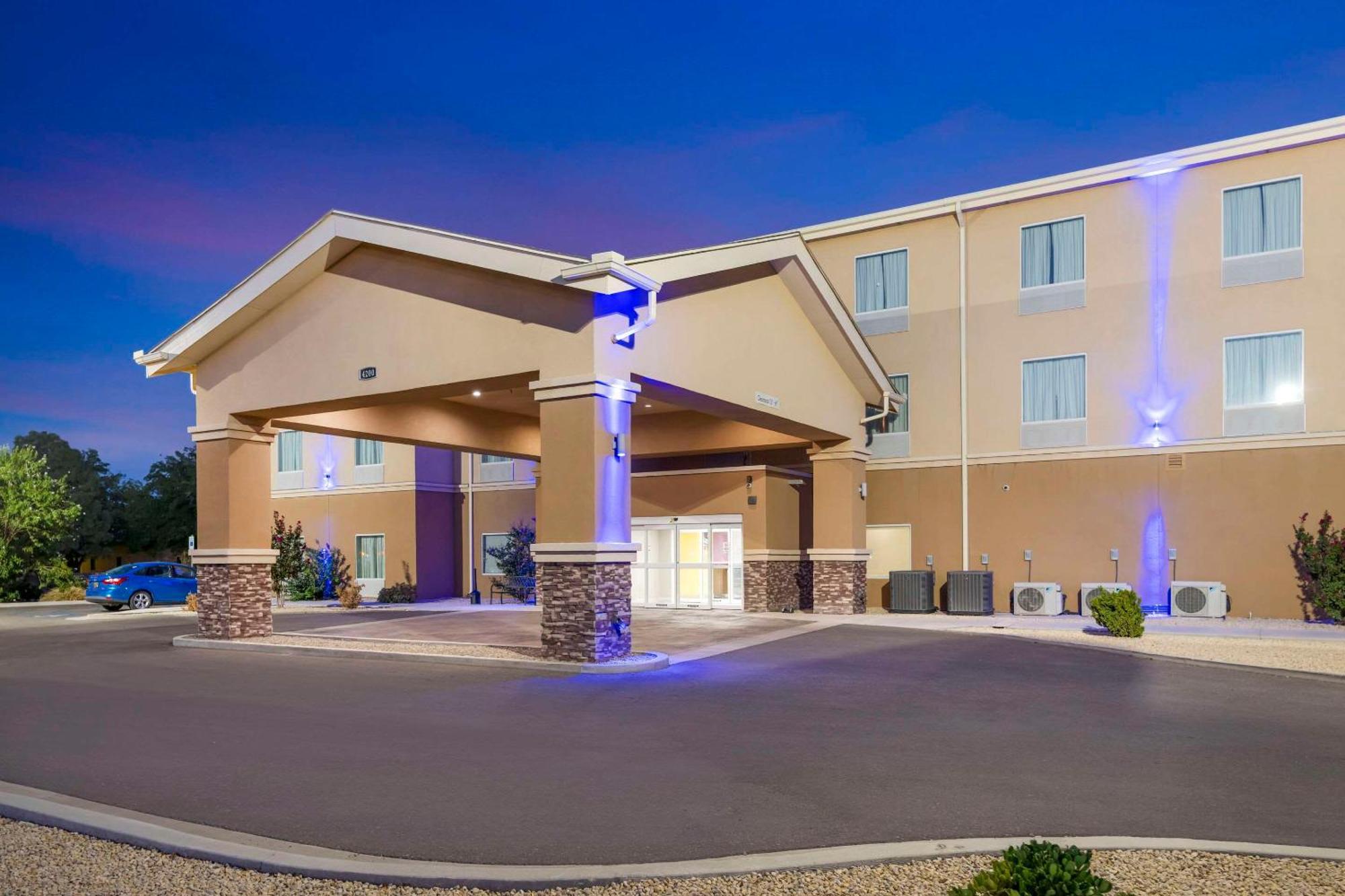 Quality Inn & Suites Carlsbad Caverns Area Exteriör bild