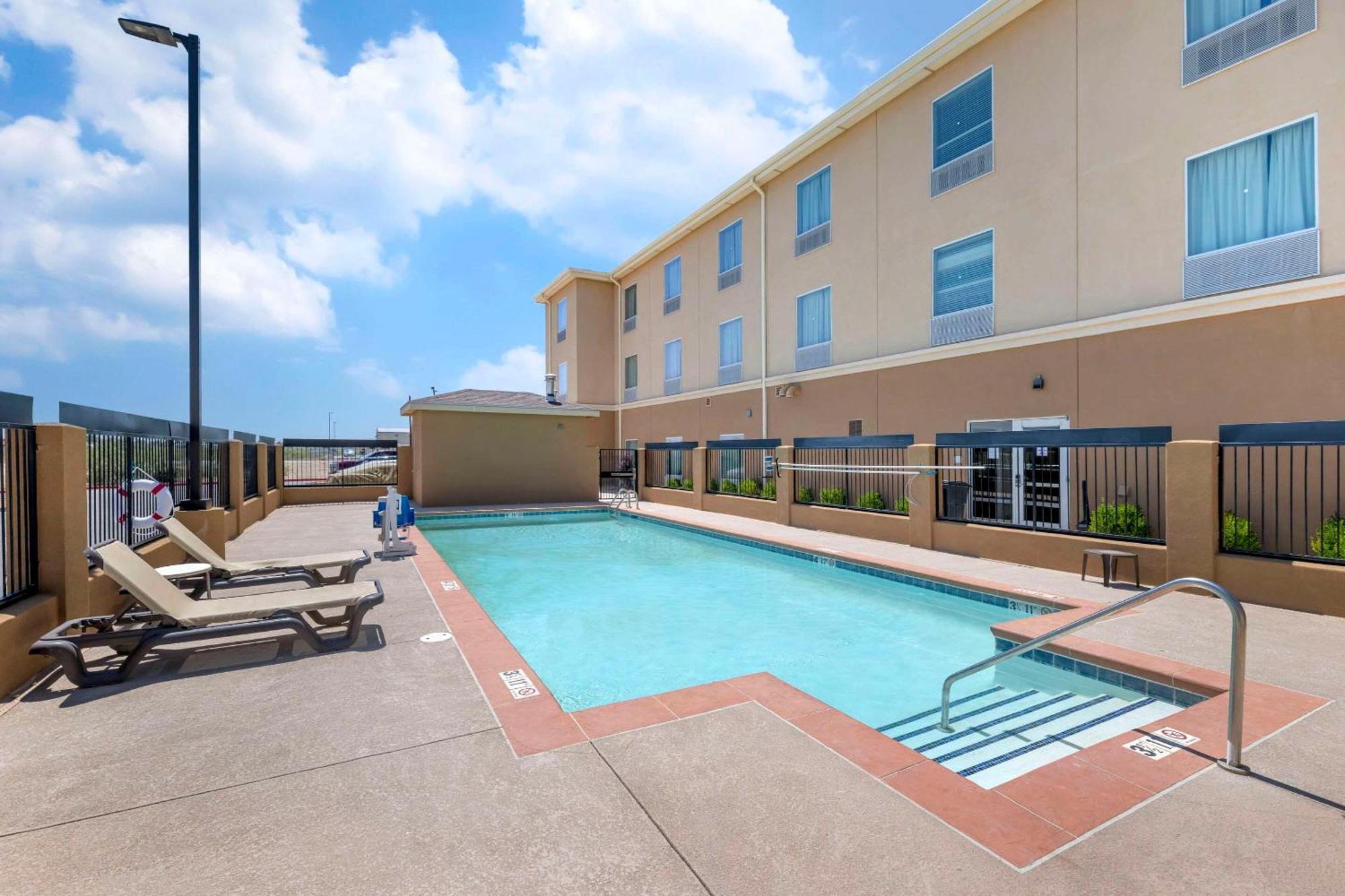 Quality Inn & Suites Carlsbad Caverns Area Exteriör bild