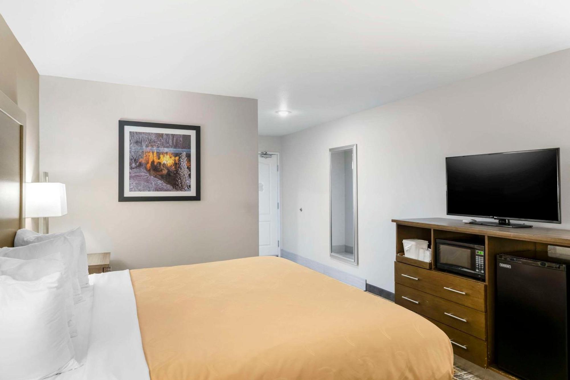 Quality Inn & Suites Carlsbad Caverns Area Exteriör bild