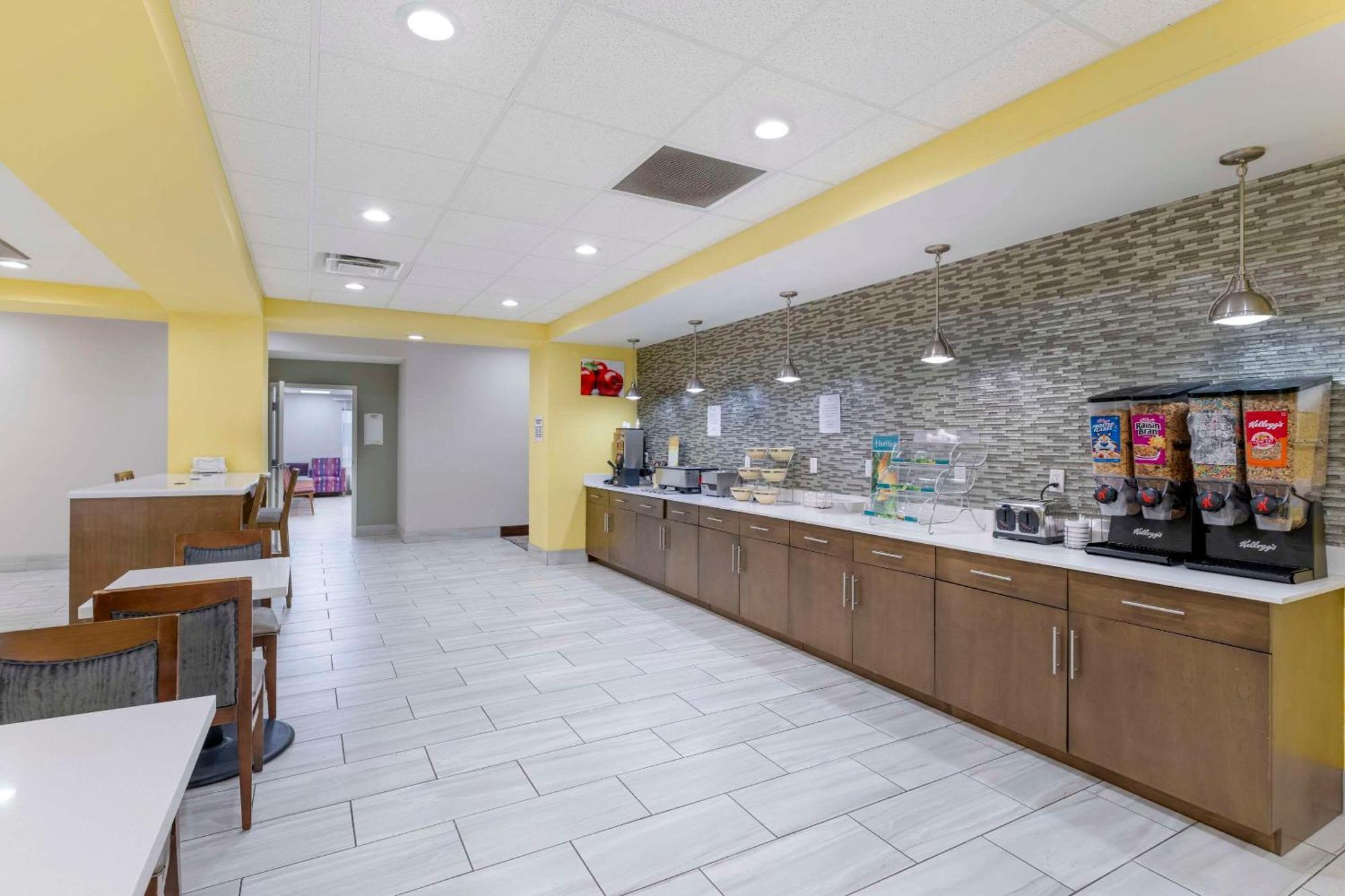 Quality Inn & Suites Carlsbad Caverns Area Exteriör bild