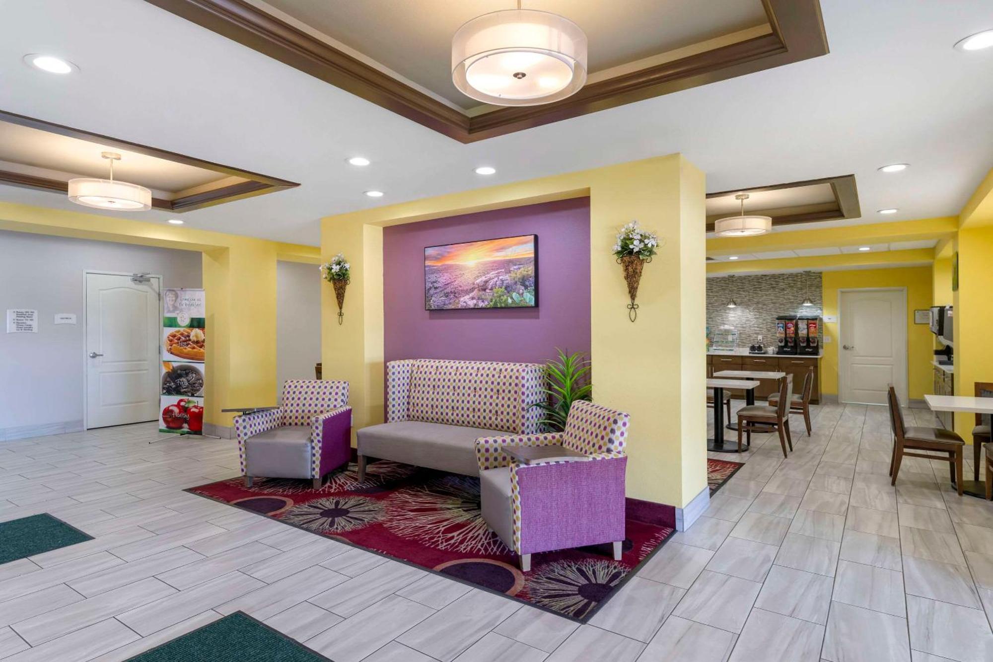 Quality Inn & Suites Carlsbad Caverns Area Exteriör bild