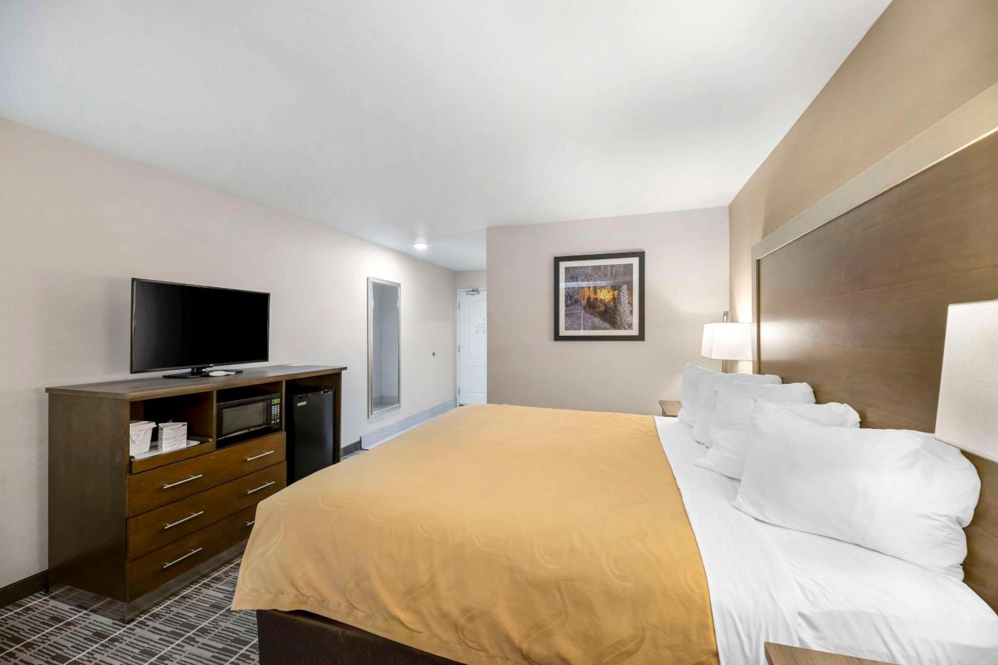 Quality Inn & Suites Carlsbad Caverns Area Exteriör bild