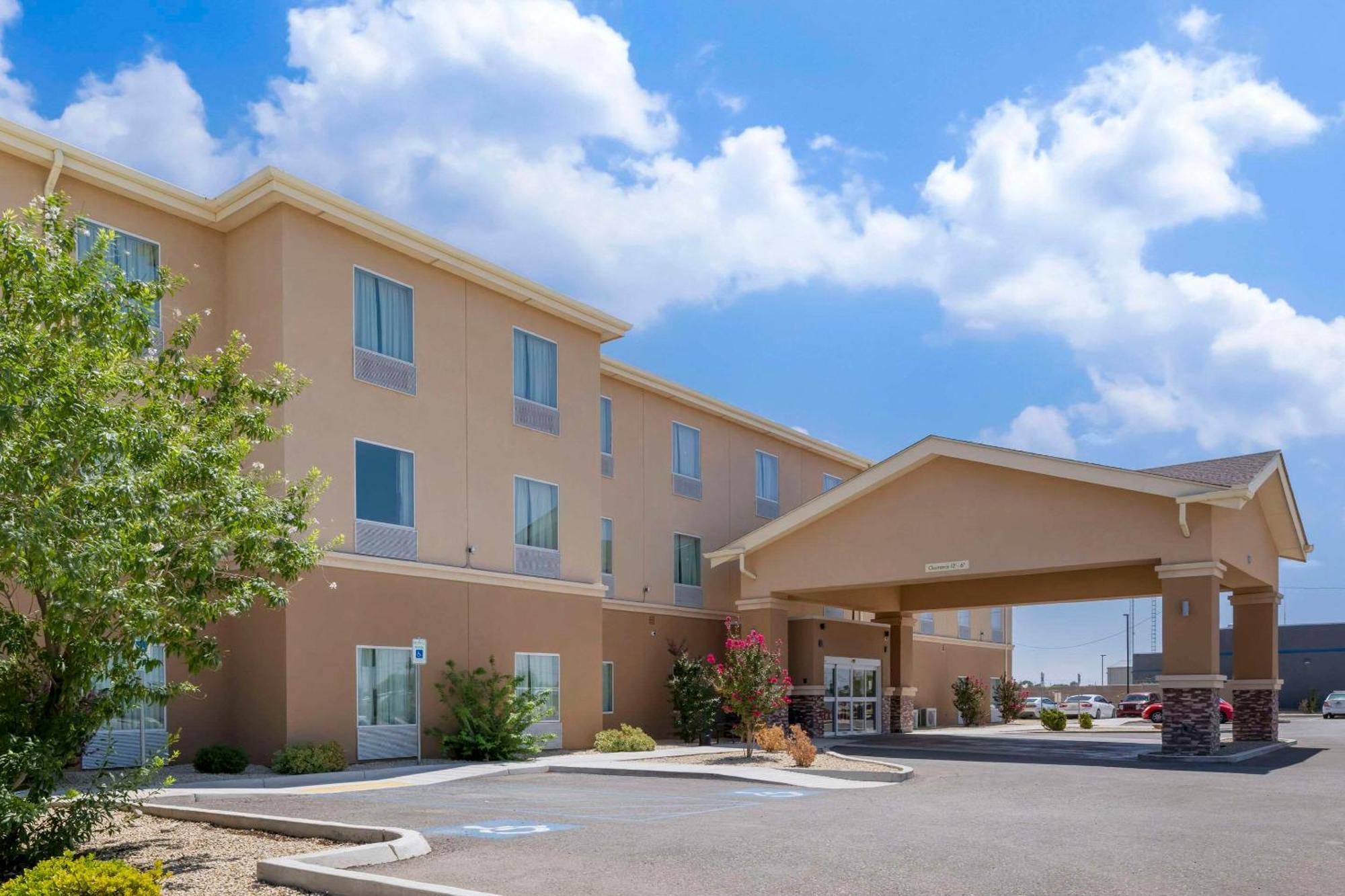 Quality Inn & Suites Carlsbad Caverns Area Exteriör bild