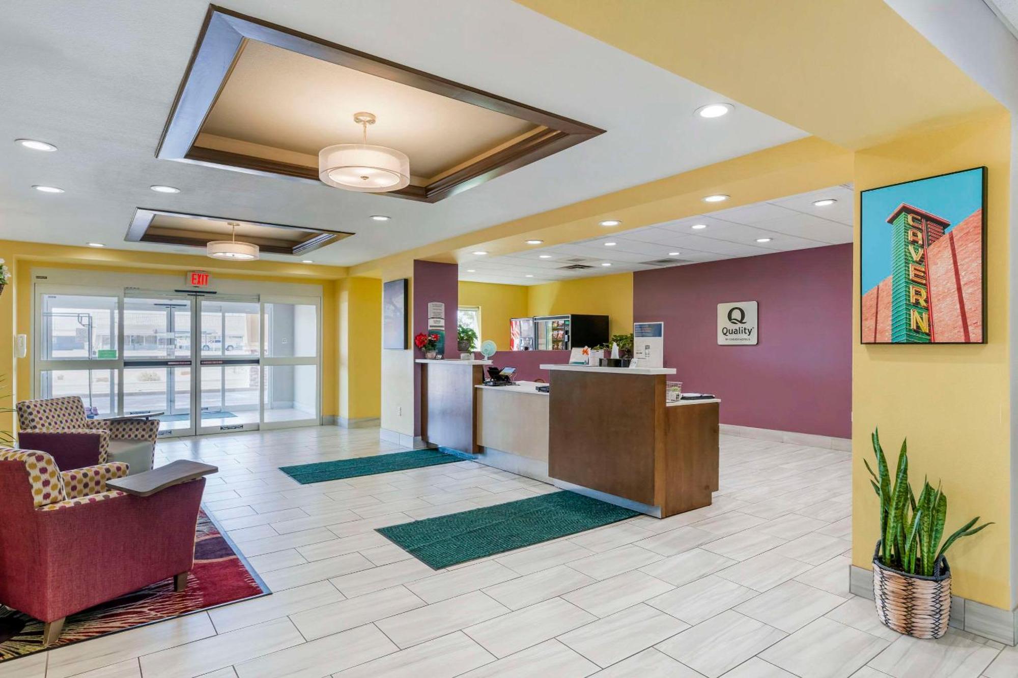 Quality Inn & Suites Carlsbad Caverns Area Exteriör bild
